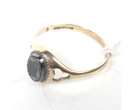 A vintage 9ct gold and oval hematite intaglio ring. Depicting a Roman centurion, hallmarks for Birmingham 1989, size Q, 1.7g 