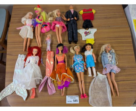 Collectables; Vintage Dolls: Collection of vintage Barbie dolls and others, plus clothes; 1980s; decent to good conditions.