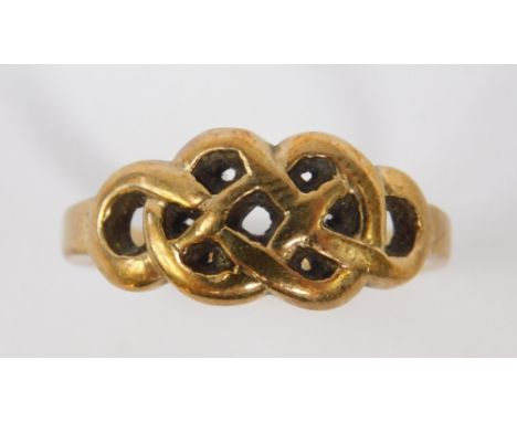 A 9ct gold gentleman's Celtic knot ring, size Q, 4.6g.