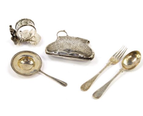 A George I silver evening purse, with foliate scroll engraving, Birmingham 1917, a Victorian fork and spoon engraved with fer