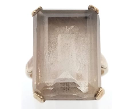 A Vintage 9k Yellow Gold Smokey Quartz Ring. Size P.7.13g total weight. 