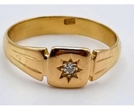 18K YELLOW GOLD VINTAGE DIAMOND SET SIGNET RING. SIZE T. 4.3G. 