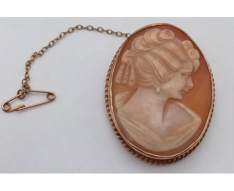 A Vintage 14k Gold (tested) Cameo Pendant with Safety Chain. 4cm. 8.9g total weight. 