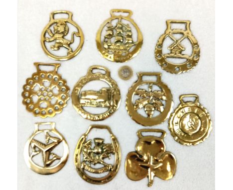 A SET OF 10 VINTAGE HORSE BRASSES 