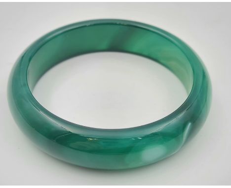 A Green Jade Bangle. 6.5cm inner diameter. 