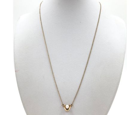 A 9K GOLD AND PEARL PENDANT ON A 44cms 9K GOLD CHAIN.  1.7gms. (HAS A REPLACEMENT NON GOLD CATCH) 