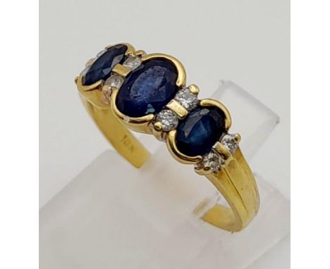 An 18 K yellow gold ring with blue sapphires and diamonds. Ring size: K, weight: 3.03 g. 