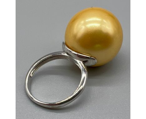 Excellent Condition Sterling Silver Large Golden Pearl Set Ring Size Q 