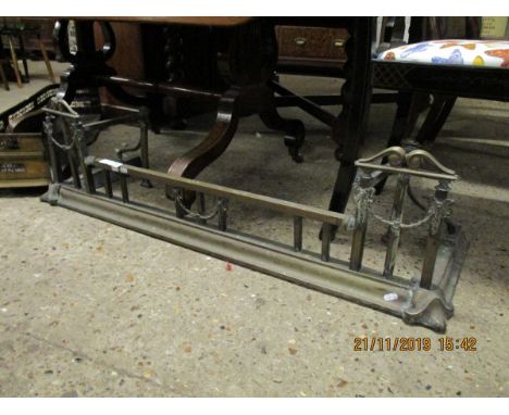 19TH CENTURY BRASS FENDER WITH GARLAND DETAIL