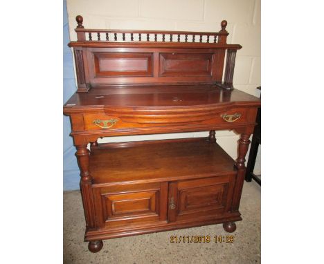 GOOD QUALITY EDWARDIAN SIDEBOARD WITH OPEN SHELF AND SINGLE DRAWER WITH TWO PANELLED CUPBOARD DOORS RAISED ON BUN FEET