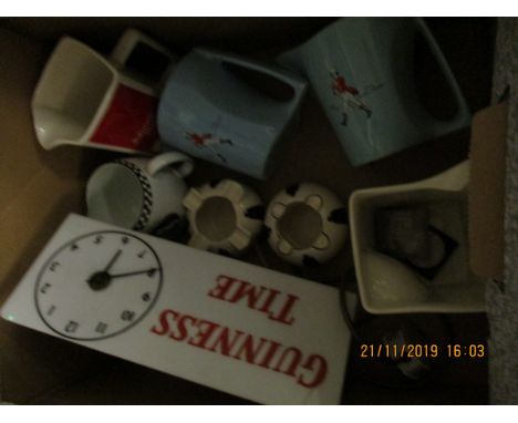 BOX CONTAINING MIXED BREWERY WARES TO INCLUDE JOHNNIE WALKER JUGS, GUINNESS TIME PERSPEX CLOCK ETC