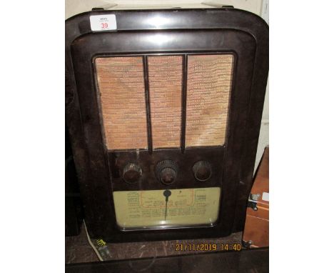 GOOD QUALITY VINTAGE BAKELITE RADIO