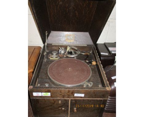 HIS MASTERS VOICE OAK CASED RECORD PLAYER