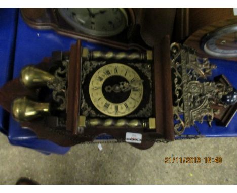 MID-20TH CENTURY DUTCH CUCKOO STYLE CLOCK WITH GILT CHAPTER RING, ROMAN NUMERALS SURROUNDED BY TWO COLUMNS WITH A SERIES OF F