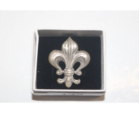 A vintage Sterling silver Fleur de Lys brooch approx. 10gms 