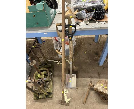 Mixed lot of garden hand tools, spades, rakes etc
