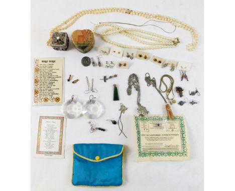 A group of costume jewellery, comprising of a jade and 9ct gold topped pendant, a carved lion agate seal, silver and silver p