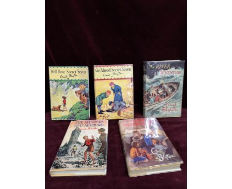 Lot of Enid Blyton book s includes first edition s. 