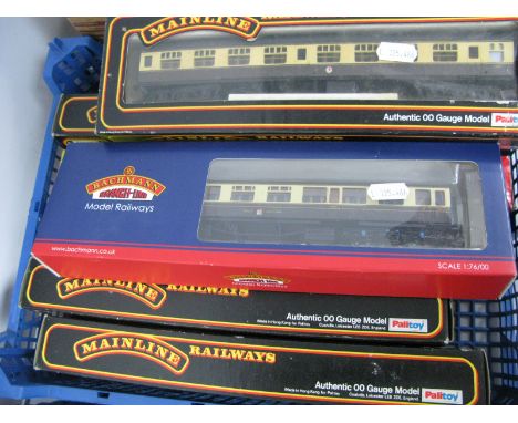 Six "OO" Gauge Eight Wheeled Rolling Stock Coaches, by Bachmann, Hornby, Mainline, all Great Western chocolate and cream live