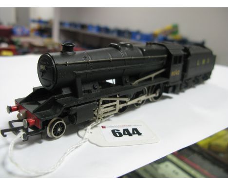 Wrenn OO Gauge Ref W2225  Class 8F 2-8-0 Locomotive, six wheel tender LMS Wartime Black R/No. 8042, excellent condition (non 