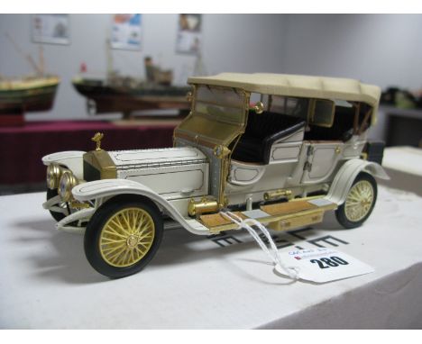 A Franklin Mint 1:24th Scale Diecast Model 1911 Rolls Royce Tourer, certification present, damage to side lamp noted, boxed.