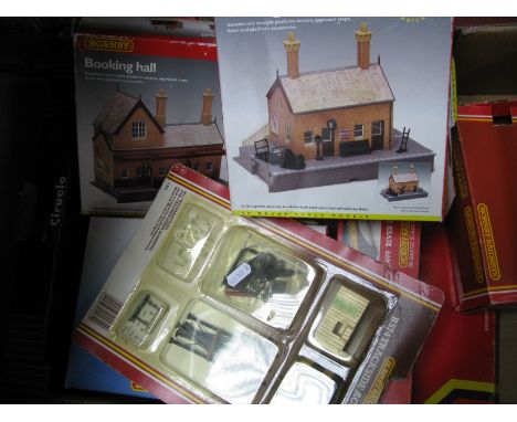 A Quantity of Hornby 'OO' Scale Lineside Buildings and Accessories (Clip Together Assembly), including booking hall, waiting 