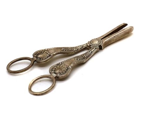 A pair of silver grape scissors,by Cooper Brothers & Sons Ltd, Sheffield 1935, in the Fiddle, Thread and Shell pattern,16cm l