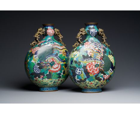 Full title: A pair of Chinese cloisonne moon flask vases, 'bianhu', JiaqingDescription:H.: 39 cmCondition:The absence of a co