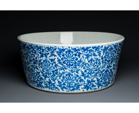 Full title: An exceptionally large Chinese blue and white basin with floral scrolls, KangxiDescription:Dia.: 60,5 cm - H.: 25