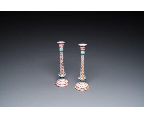 Full title: A pair of Chinese Canton enamel 'lotus' candlesticks, YongzhengDescription:H.: 25 cmCondition:The absence of a co