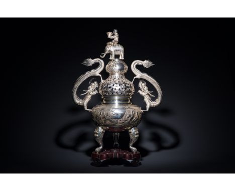 Full title: A large Chinese silver tripod censer, Shanghai Xinfengxiang 上海新鳳祥 mark, dated 1925Description:H.: 68 cm (the cens