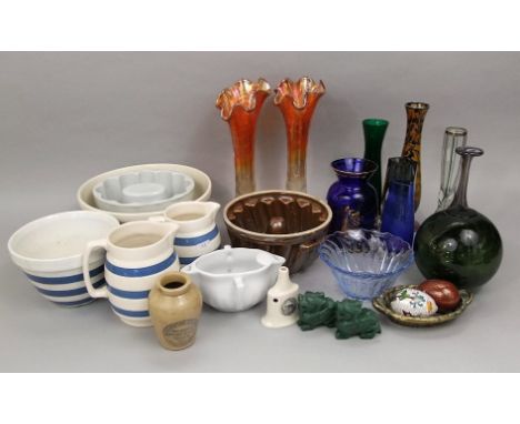 Mixed collection of glassware to include Scandinavian glass spill vase, silver rimmed peacock type spill vase, further Murano