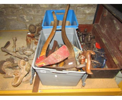 A quantity of vintage and later carpentry tools to include a selection of planes, a number of chisels, two Adze and three cas