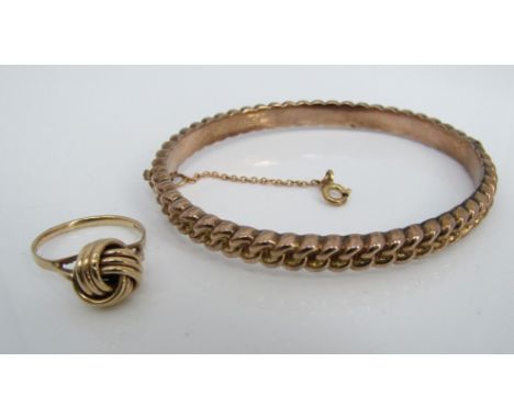 A 9ct hinged bangle of basket weave design, together with a 9ct interwoven knot type ring, size L/M, 10g total