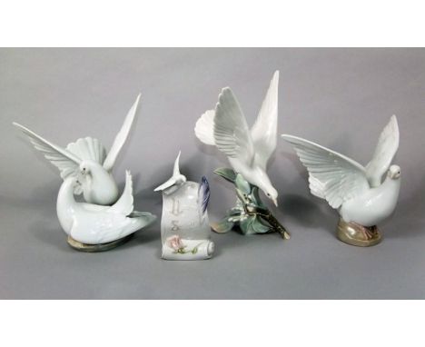 A boxed Lladro Daisa figure of a dove taking flight, together with a further Lladro Daisa group of a pair of doves, a Lladro 