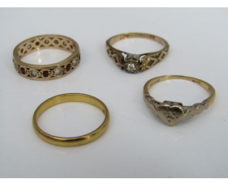 A 22ct wedding ring - 2g, together with three further rings including an 18ct example of heart design and two further 9ct exa