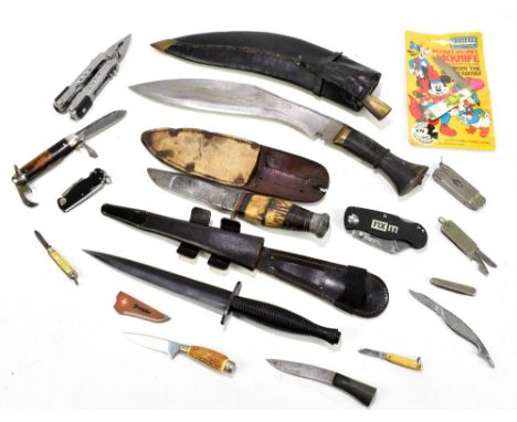 A 20th century Kukri and scabbard, overall length 39cm and a small quantity of assorted knives including a modern commando ex