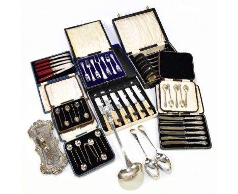 A cased set of hallmarked silver coffee spoons, Birmingham 1924, a part set of five pierced silver teaspoons, weight 2.7ozt/8
