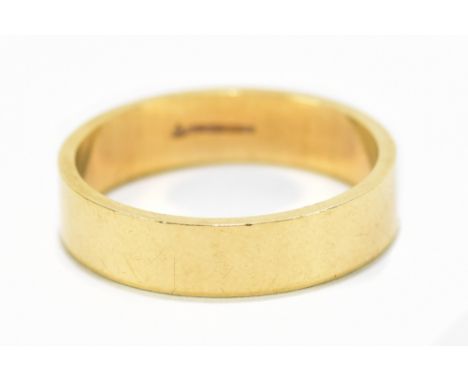 An 18ct yellow gold wedding band, size S, approx 5.7g.Additional InformationHeavy scratches and scuffs to the exterior and in