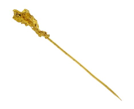 Gold nugget stick pinCondition Report:Approx 2.2gm, nugget tests 23.3ct, pin tests 17ct, nugget length = 18mm 