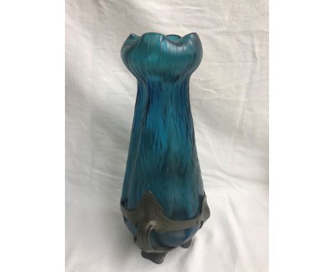 An Art Nouveau Loetz-style glass vase