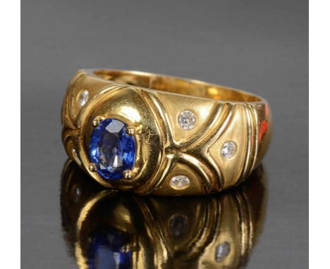 An 18K Ceylon Sapphire and Diamond Ring:Cornflower blue Ceylon sapphire approx 0 .65 cts, claw set into 18k hall marked ring 