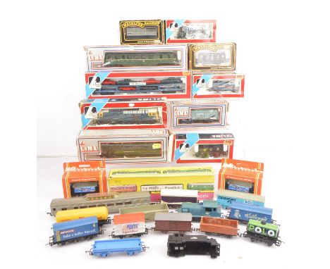 Lima Mainline Hornby and other  00 gauge Locomotives and wagons (26), comprising in original boxes  Lima Class 33 Bo-Bo Diese