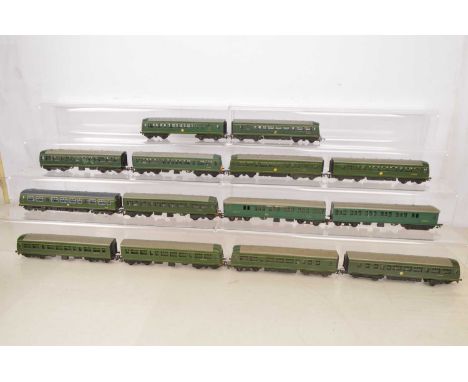 Hornby Lima Tri-ang  00 gauge Diesel and Electric Units in green liveries (14), comprising Tri-ang  SR EMU Motor and Trailer 
