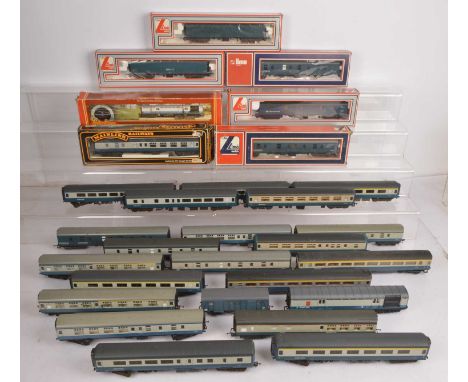 Hornby Lima Airfix 00 gauge Coaches in BR blue/grey livery (29), comprising in original boxes Hornby R416 Operating Mail van 