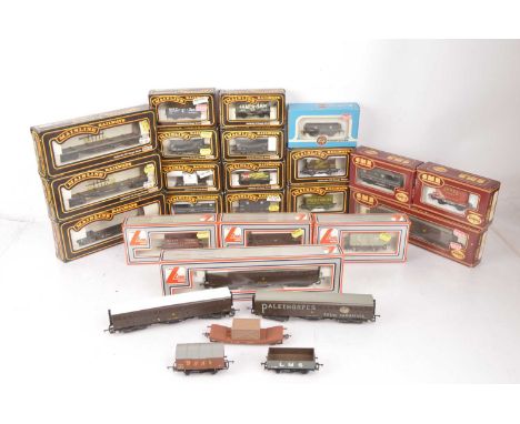Mainline Airfix Lima freight wagons in original boxes (26), comprising Lima Bogie vans (3 two unboxed), Hosebox, Van, Open, A