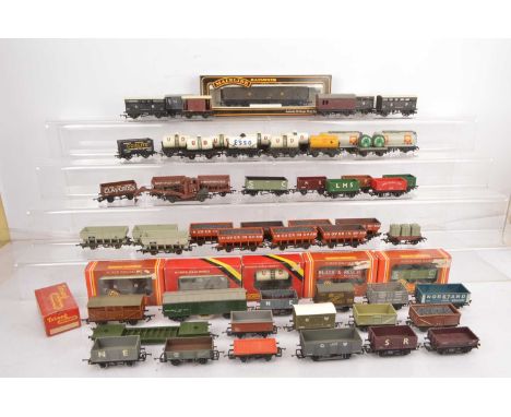 Hornby Mainline Wrenn Airfix 00 gauge and other Goods rolling stock (61), comprising in original boxes Mainline Siphon G van,