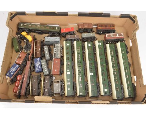 Hornby Dapol Bachmann and other  00 gauge Coaches and wagons (47), comprising Hornby SR dark green coaches (6), GW chocolate/