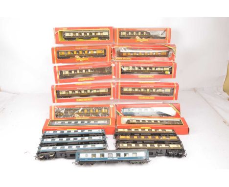 Hornby 00 gauge Golden Arrow and Pullman coaches  (19), comprising in original boxes R230 Golden Arrow Pullman coaches blue/g