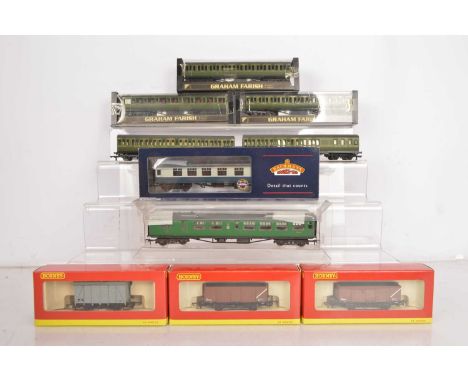 Grafar Bachmann Hornby 00 gauge coaches and wagons (10), comprising in original boxes Hornby  R6161A Mineral wagon (2), R6267